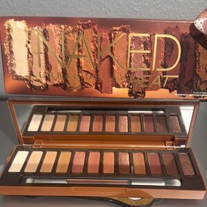Urban Decay Naked Heat Eyeshadow Palette Copper, Brown & Bronze Shades
NEW